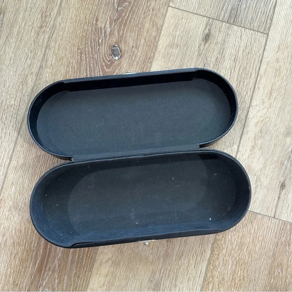 Younique black oval